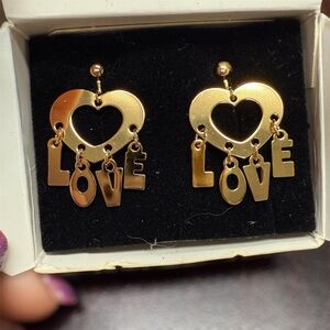 Avon Goldtone Heart shaped  Love clip earrings NIB vintage 1992